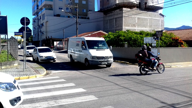 esquina da Segunda Avenida c/ Rua 288