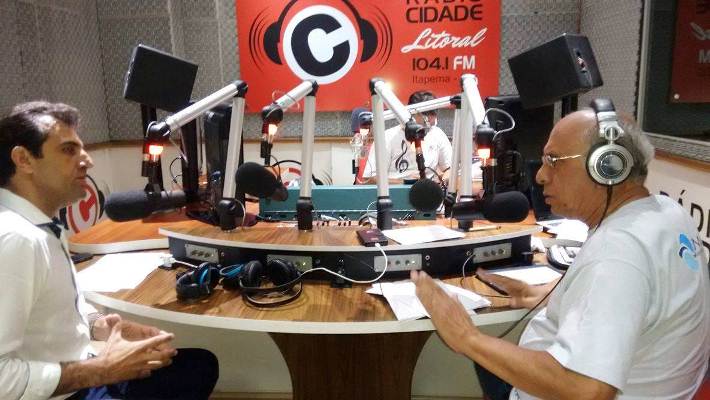 Vanio durante entrevista na Rádio Cidade